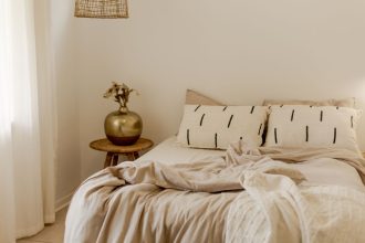 4 priežastys, kodėl verta išbandyti lino patalynę jau šią vasarą