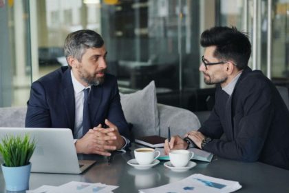 Šokiruojanti tiesa: kaip pinigai ir galia veikia vyrų savivertę?