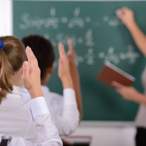 Kaip vyksta vaikų priėmimas į Lietuvos mokyklas? Ką turi žinoti tėvai?