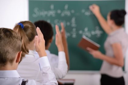 Kaip vyksta vaikų priėmimas į Lietuvos mokyklas? Ką turi žinoti tėvai?