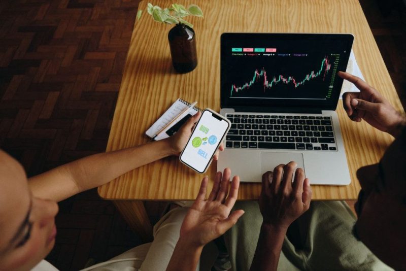 Kokiais metodais sukčiai išvilioja daugiausiai pinigų? Investiciniai sukčiavimai