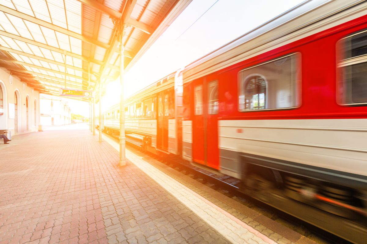 Lietuvos geležinkeliai skelbia gegužės 30 traukiniautojų dieną. Kur Lietuvoje galima nuvykti traukiniu?