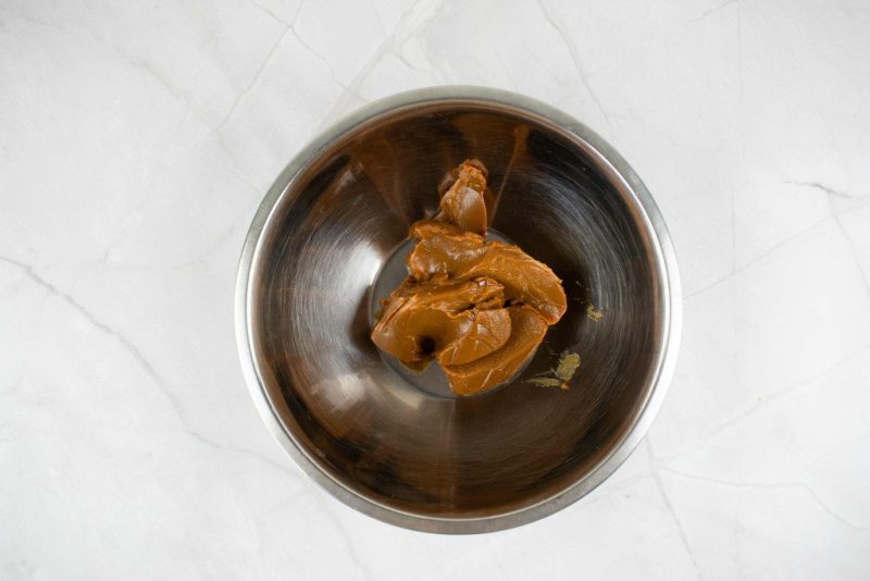 Nekepti karameliniai sūrio pyragėliai. Karamelė