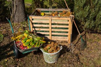 Norite pasigaminti ypač veiksmingą kompostą? Įberkite šį ingredientą
