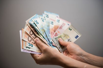 Šiandien astrologai pataria nesiskolinti pinigų šiems zodiako ženklams