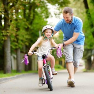 Kaip išmokyti vaiką važiuoti dviračiu? Specialistų patikrinti metodai