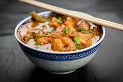 Tailandietiška makaronų sriuba su krevetėmis