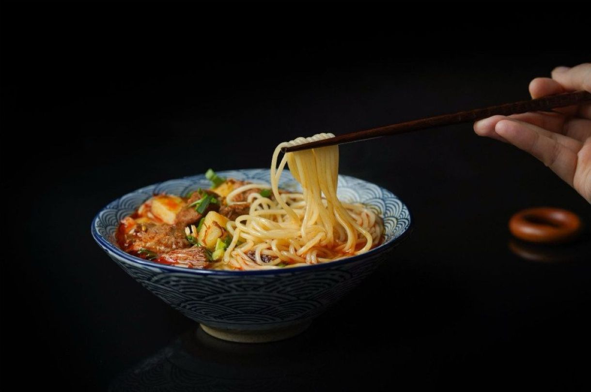 Tofu ramen su riešutų sviestu