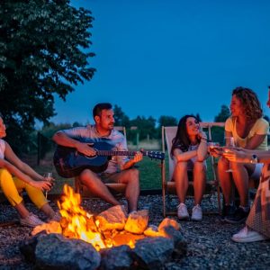 Kaip lengvai pašalinti dūmų kvapą iš drabužių po iškylos gamtoje