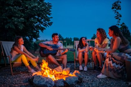 Kaip lengvai pašalinti dūmų kvapą iš drabužių po iškylos gamtoje