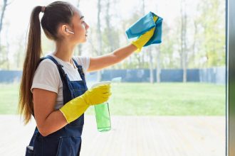 Kaip nuvalyti langus, kad jie spindėtų: patikrinti būdai be dryžių