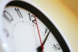 Mokslininkai atskleidė, kas iš tiesų lemia laiko greitėjimą