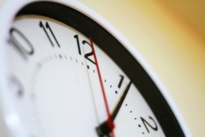 Mokslininkai atskleidė, kas iš tiesų lemia laiko greitėjimą