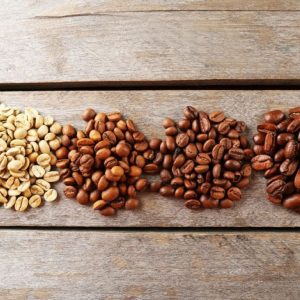 Tamsi ar vidutinio skrudinimo kava – kuri geresnė sveikatai?