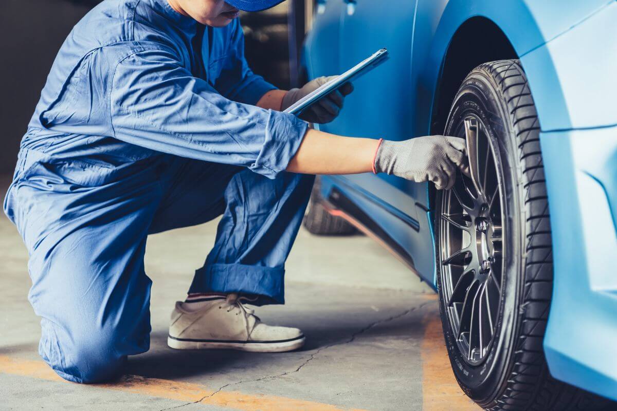 Automobilių priežiūros patarimai. Tikrinkite padangų oro slėgį