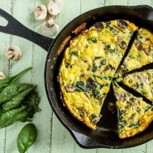 Bulvių virtinukų fritata su grybais ir špinatais