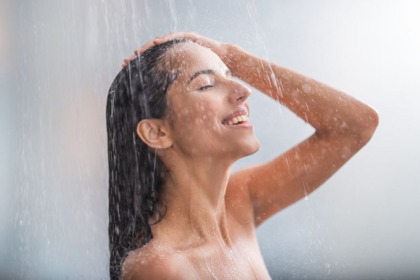 Dermatologai atsakė kaip dažnai reikia praustis?