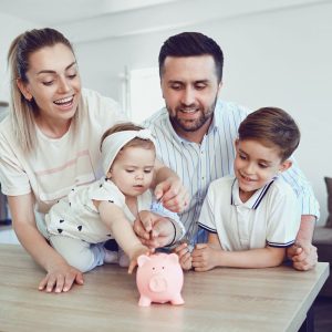 Ekspertai pasidalijo 5 veiksmingais pinigų taupymo būdais