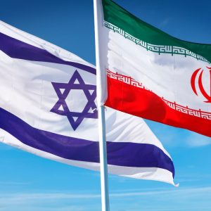 Izraelio smūgiai Iranui, žuvęs aukšto rango asmuo ir grėsmė globaliam stabilumui