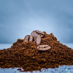 Kaip pagerinti dirvą su vos vienu namuose turimu ingredientu?