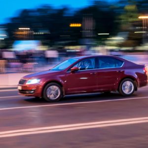 Kaip sutaupyti degalų mieste? Mechanikas dalijasi paprastais, bet veiksmingais patarimais