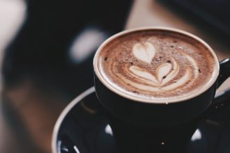 Kava su kokosų aliejumi. Nauda sveikatai