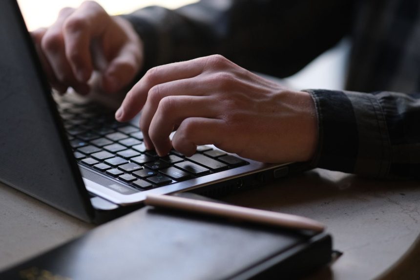 Kokie dažniausiai naudojami daiktai kaupia daugiausiai bakterijų?