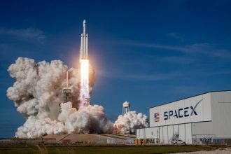 Musko fiasko: sprogo SpaceX raketa net nespėjusi pakilti (video)