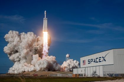 Musko fiasko: sprogo SpaceX raketa net nespėjusi pakilti (video)