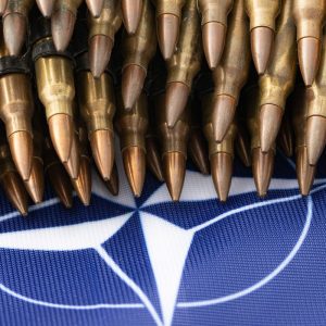 NATO vadovas ragina keturgubai didinti oro ir priešraketinės gynybos pajėgumus