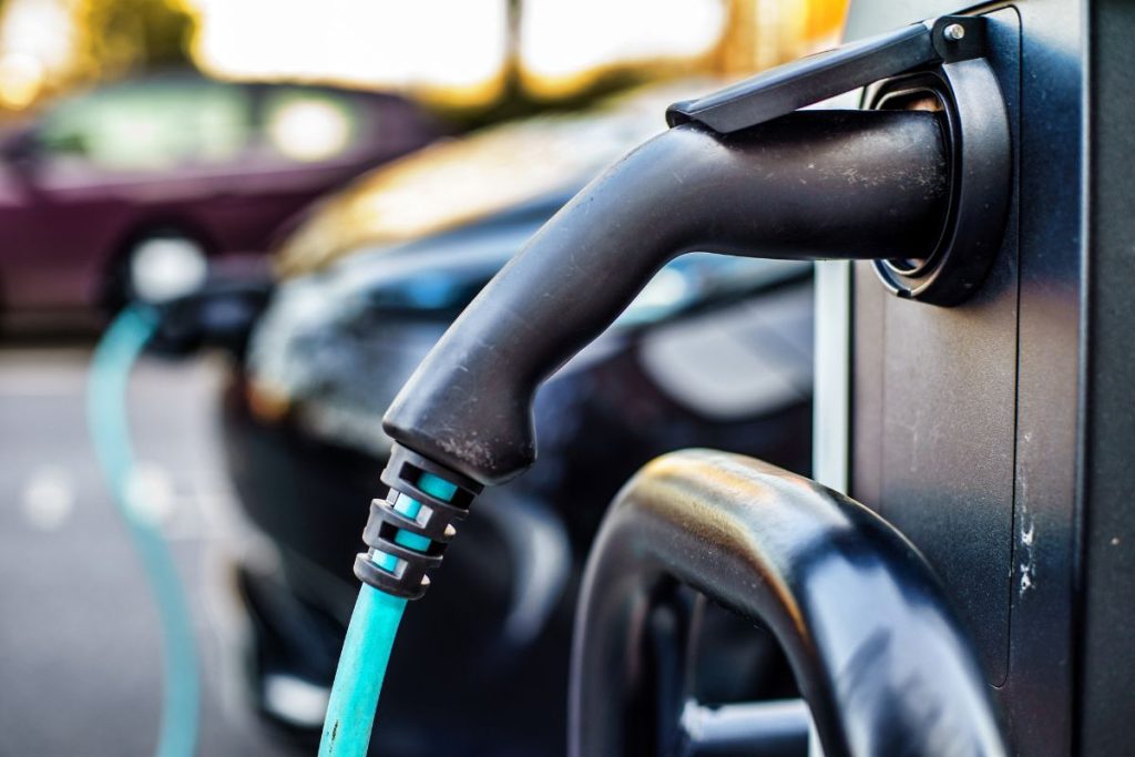 Peugeot e-3008 GT Electric apžvalga. Baterija ir įkrovimas