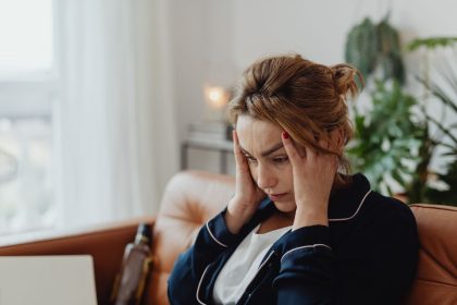 Skauda galvą, o vaistų neturite? Štai kaip sau padėti natūraliai.