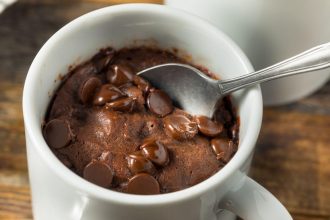 Šokoladinis keksiukas puodelyje
