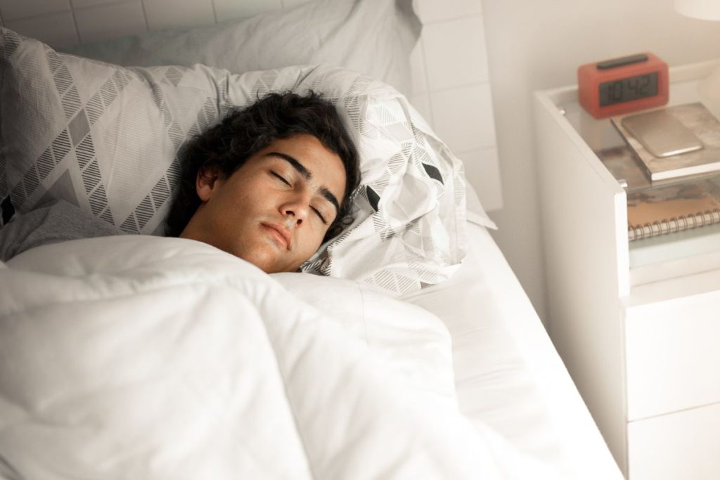 Sunkiai keliatės ryte? Štai jums mokslinė priežastis. Kodėl snooze mygtukas dar labiau kenkia