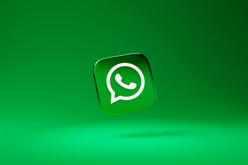 Zuckerbergas griauna kitų pažadus: ko gali tikėtis WhatsApp programėlės turėtojai?