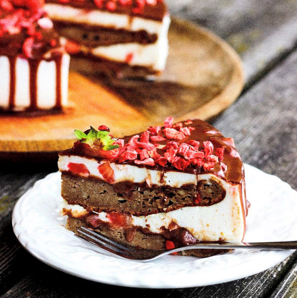 Jogurtinis tortas su bananų biskvitais. Gabaliukas