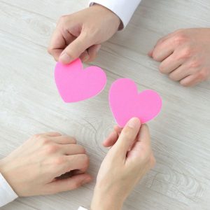 Brandus ir nebrandus noras įtikti santykiuose