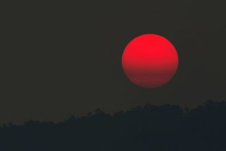 Braškių pilnatis 2025 m.: ką ji žada kiekvienam Zodiako ženklui