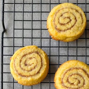Cinamono bandelių skonio sausainiai