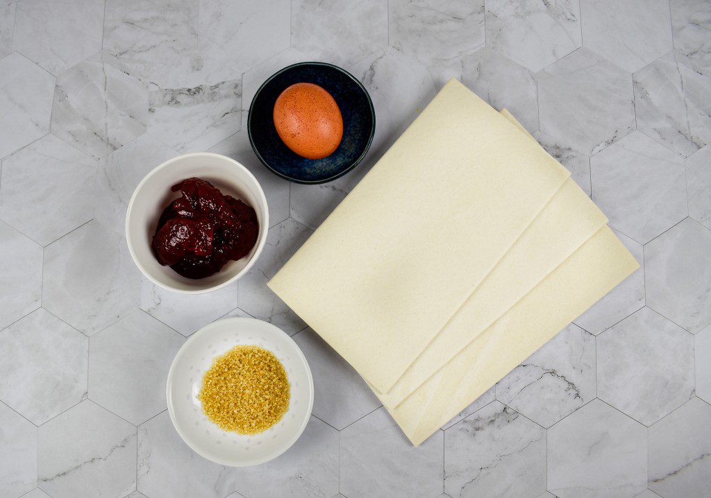 Greitos sluoksniuotos tešlos bandelės su uogiene oro gruzdintuvėje. Ingredientai