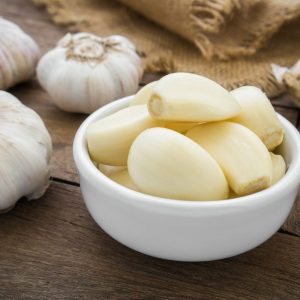Kada dėti česnaką į keptuvę? Metodų skirtumai
