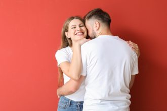 Kaip stiprinti romantinius santykius pasitelkiant sąmoningumą?