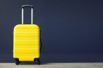 Kokios spalvos turėtų būti kelioninis lagaminas