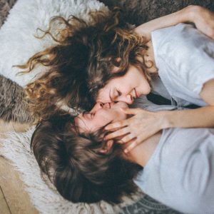 Meilės galia: kaip santykiai saugo mūsų širdies sveikatą