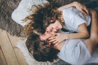Meilės galia: kaip santykiai saugo mūsų širdies sveikatą