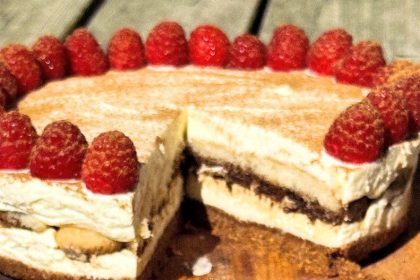 Nekeptas Tiramisu tortas su sūrio kremu