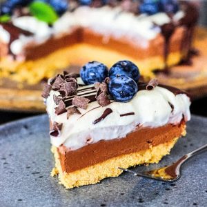 Nekeptas sūrio ir kondensuoto pieno tortas