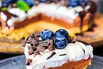 Nekeptas sūrio ir kondensuoto pieno tortas