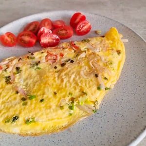 Omletas su krabų lazdelėmis