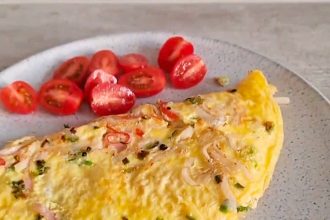 Omletas su krabų lazdelėmis